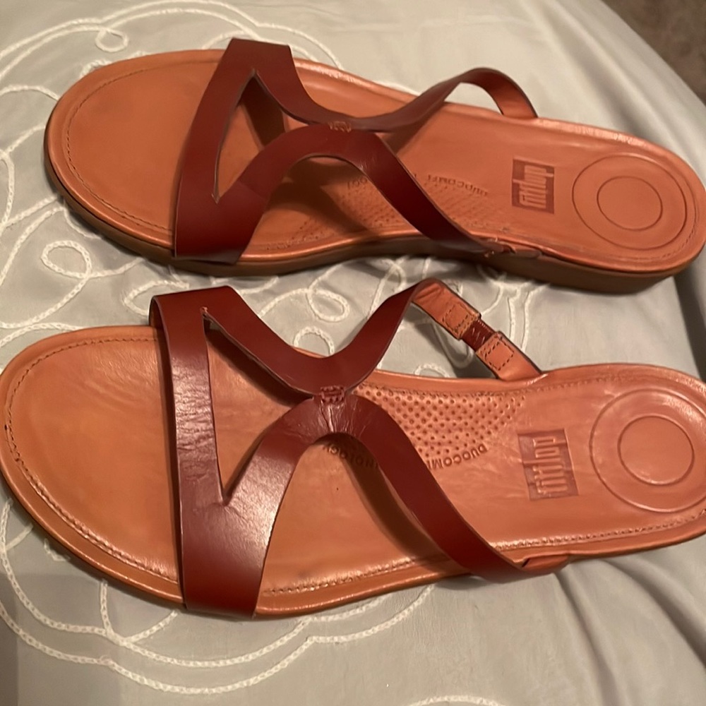 Fitflop fits size 8.